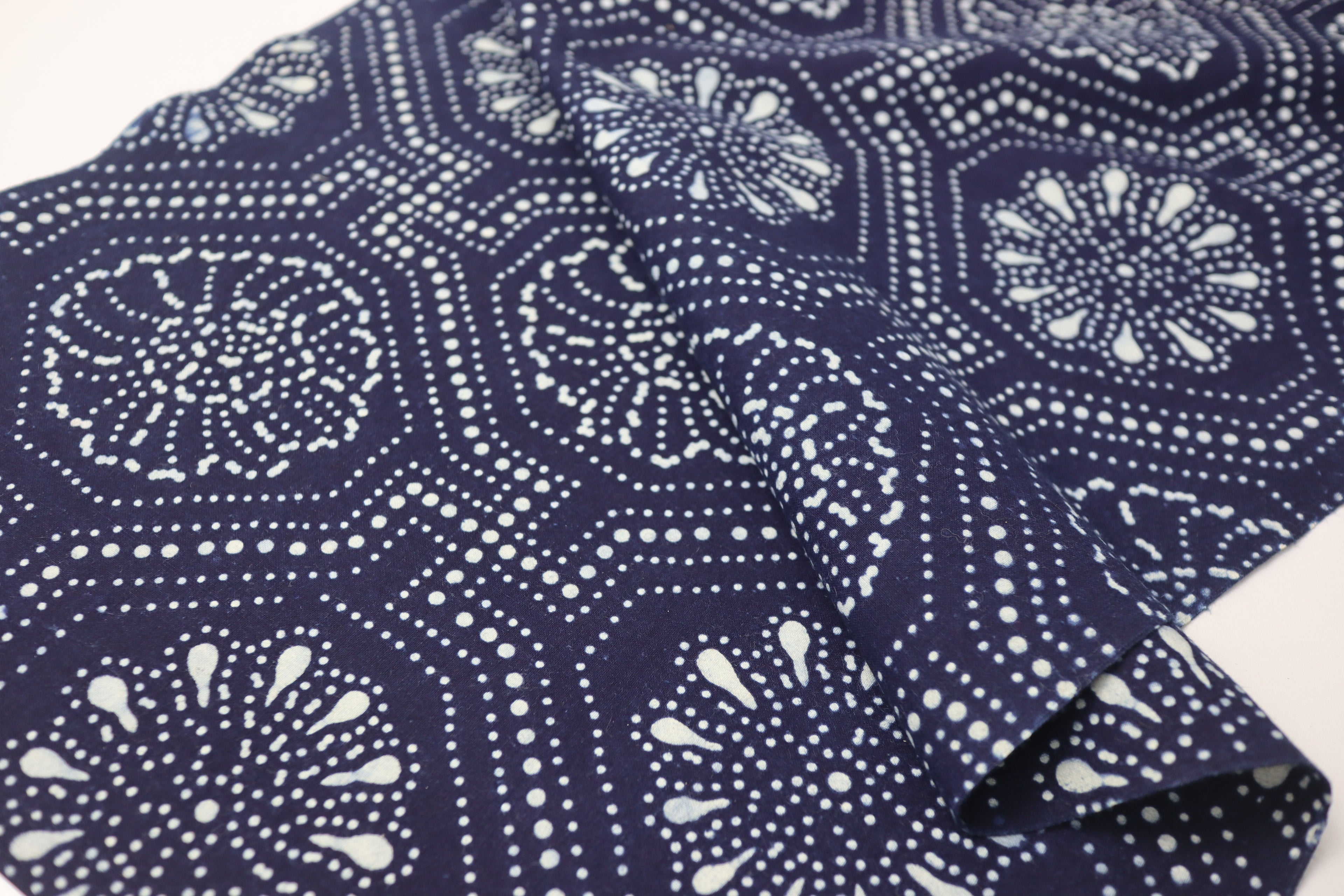 Japanese Indigo Fabric (Aizome) – Vintage Yukata / Kimono Cotton Textile for Quilting, Sewing & Craft – Authentic  Blue Cloth