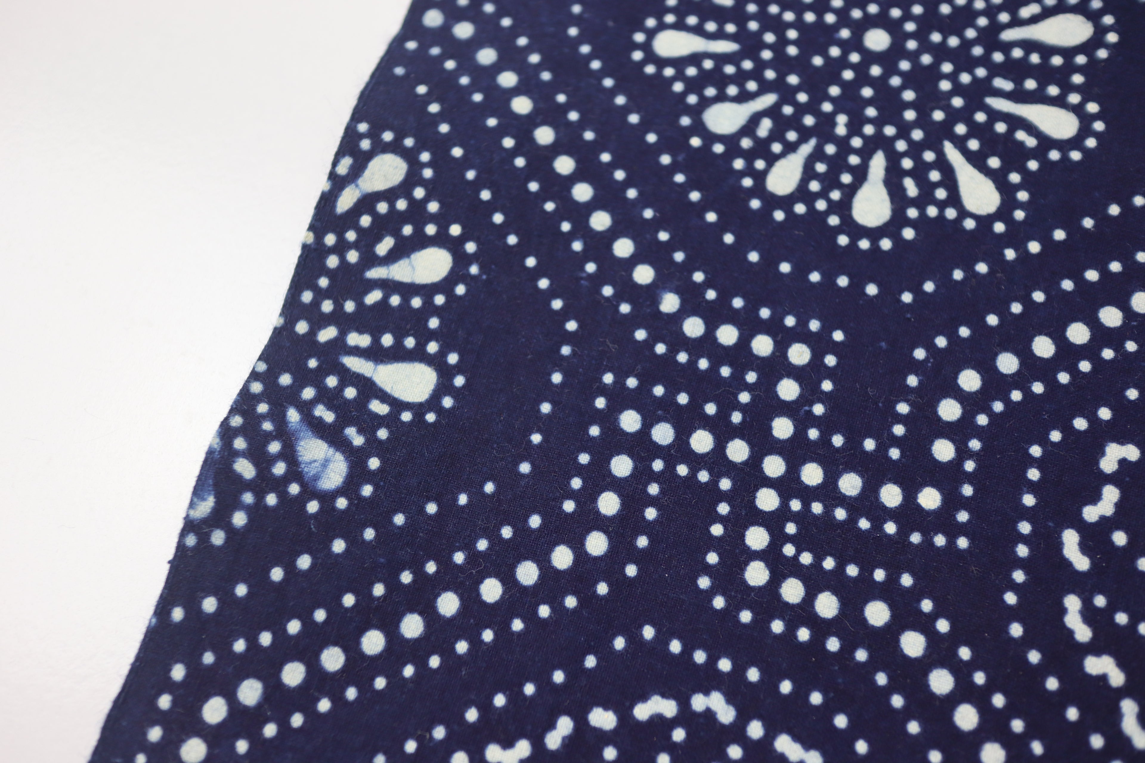 Japanese Indigo Fabric (Aizome) – Vintage Yukata / Kimono Cotton Textile for Quilting, Sewing & Craft – Authentic  Blue Cloth