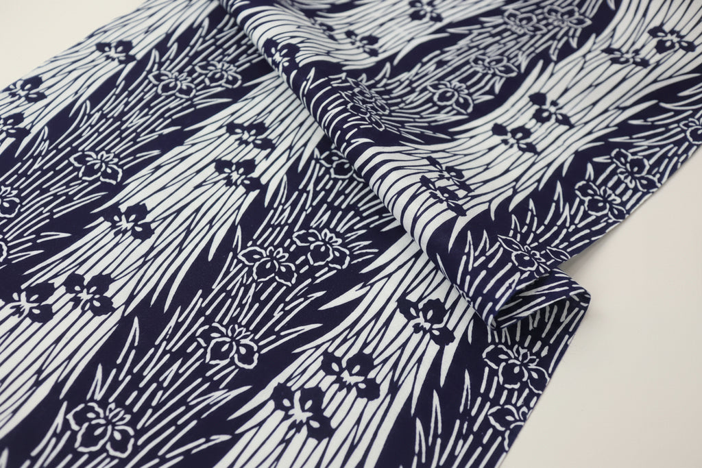 Japanese Chusen Indigo Fabric – Deadstock Yukata / kimono  Cotton Textile Iris  flower Pattern for Quilting, Sewing & Craft – Authentic Hand-Dyed Blue Cloth