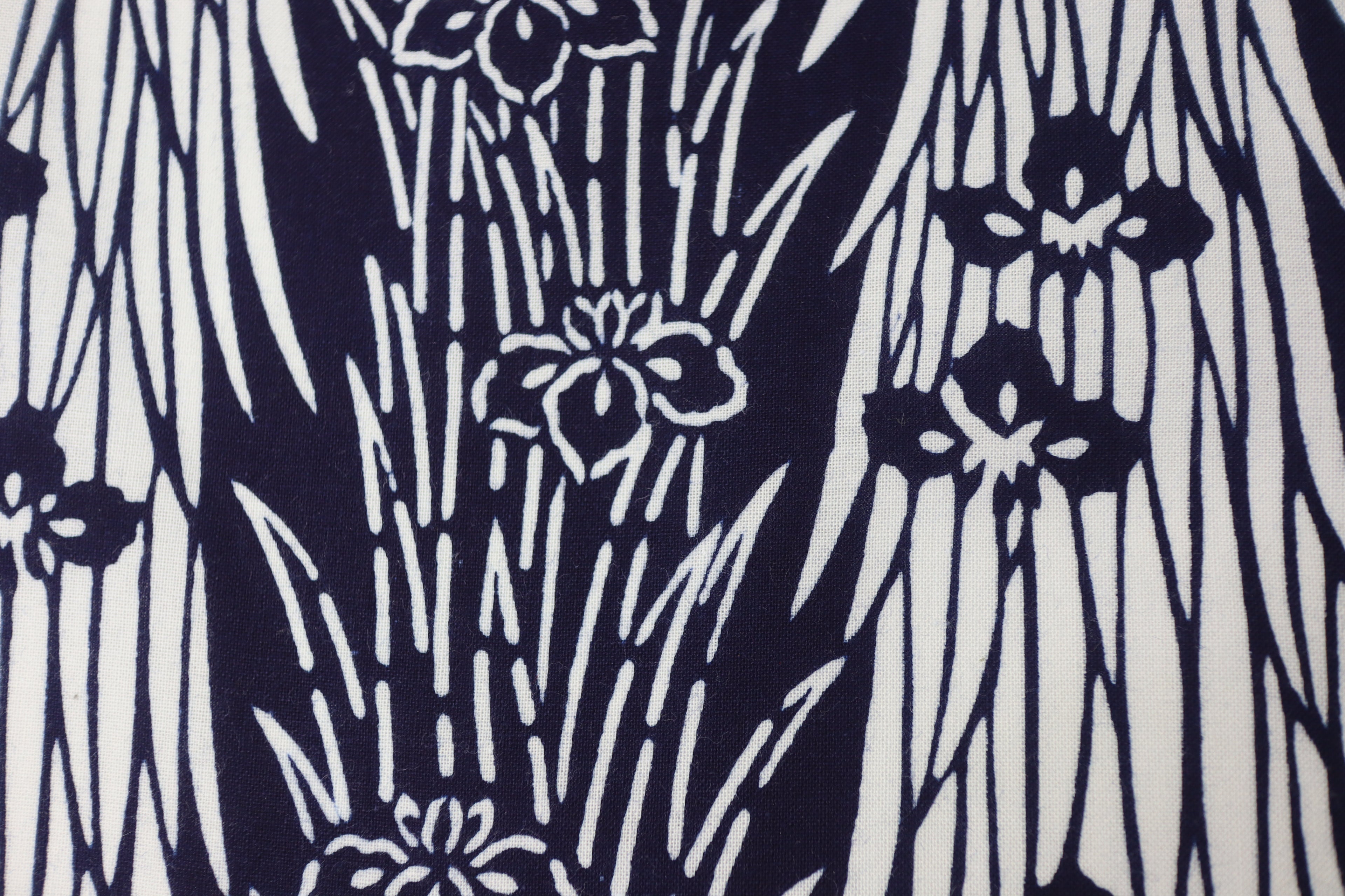 Japanese Chusen Indigo Fabric – Deadstock Yukata / kimono  Cotton Textile Iris  flower Pattern for Quilting, Sewing & Craft – Authentic Hand-Dyed Blue Cloth