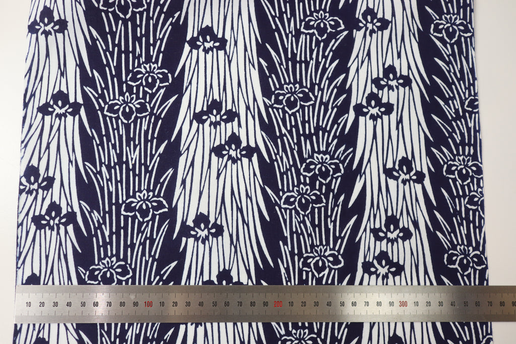 Japanese Chusen Indigo Fabric – Deadstock Yukata / kimono  Cotton Textile Iris  flower Pattern for Quilting, Sewing & Craft – Authentic Hand-Dyed Blue Cloth