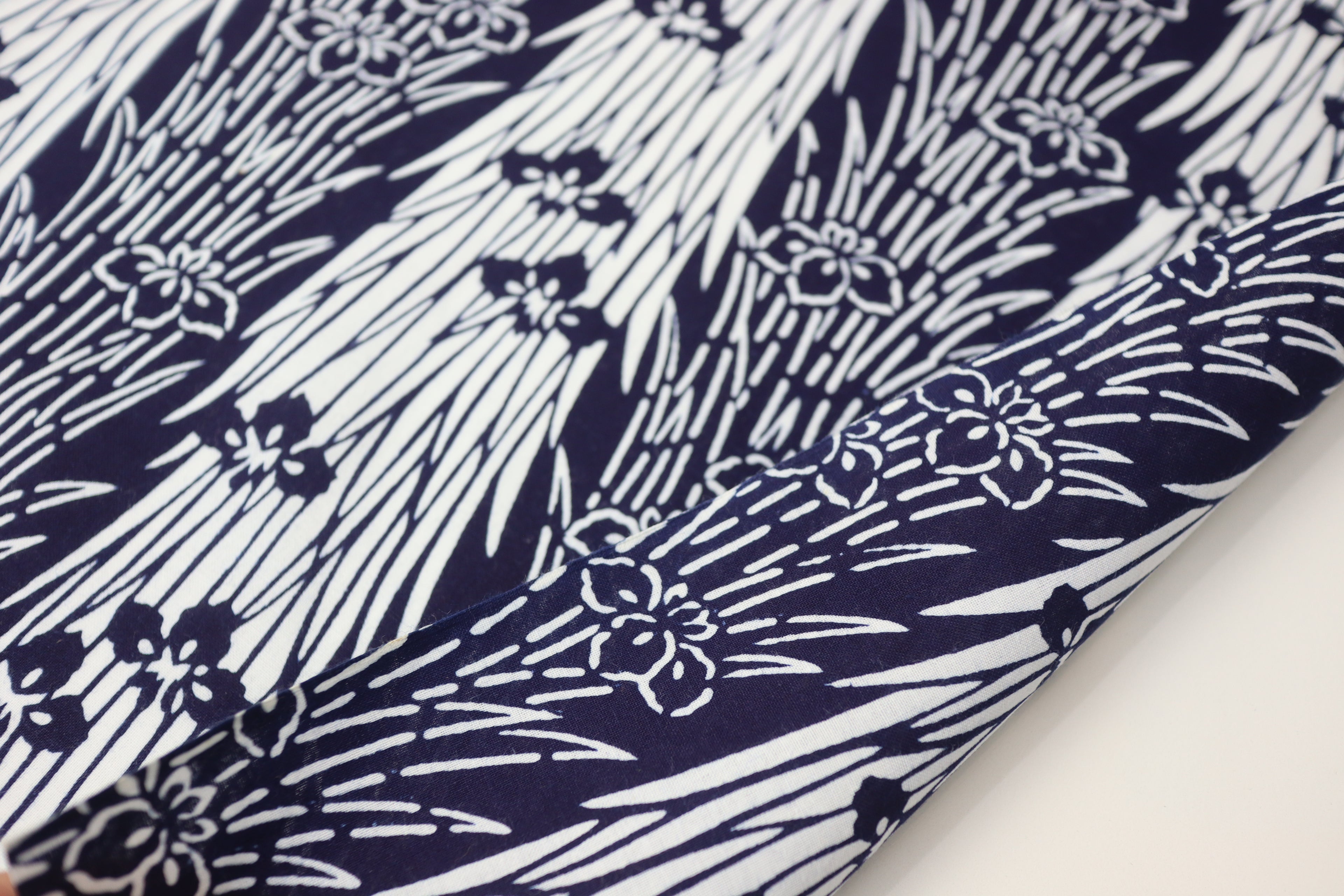 Japanese Chusen Indigo Fabric – Deadstock Yukata / kimono  Cotton Textile Iris  flower Pattern for Quilting, Sewing & Craft – Authentic Hand-Dyed Blue Cloth