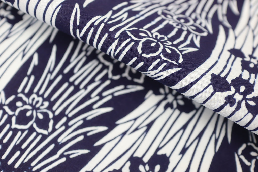 Japanese Chusen Indigo Fabric – Deadstock Yukata / kimono  Cotton Textile Iris  flower Pattern for Quilting, Sewing & Craft – Authentic Hand-Dyed Blue Cloth