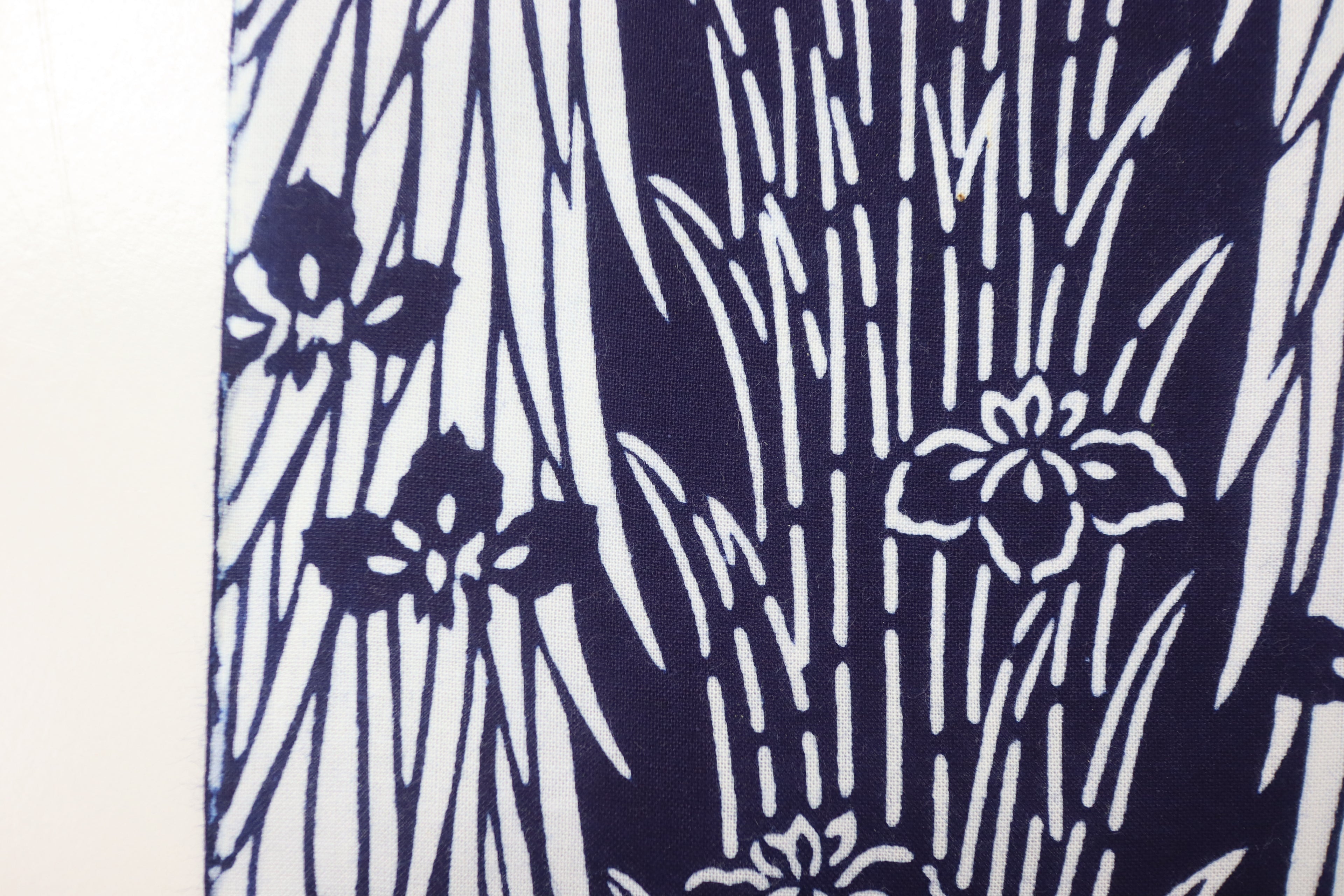 Japanese Chusen Indigo Fabric – Deadstock Yukata / kimono  Cotton Textile Iris  flower Pattern for Quilting, Sewing & Craft – Authentic Hand-Dyed Blue Cloth