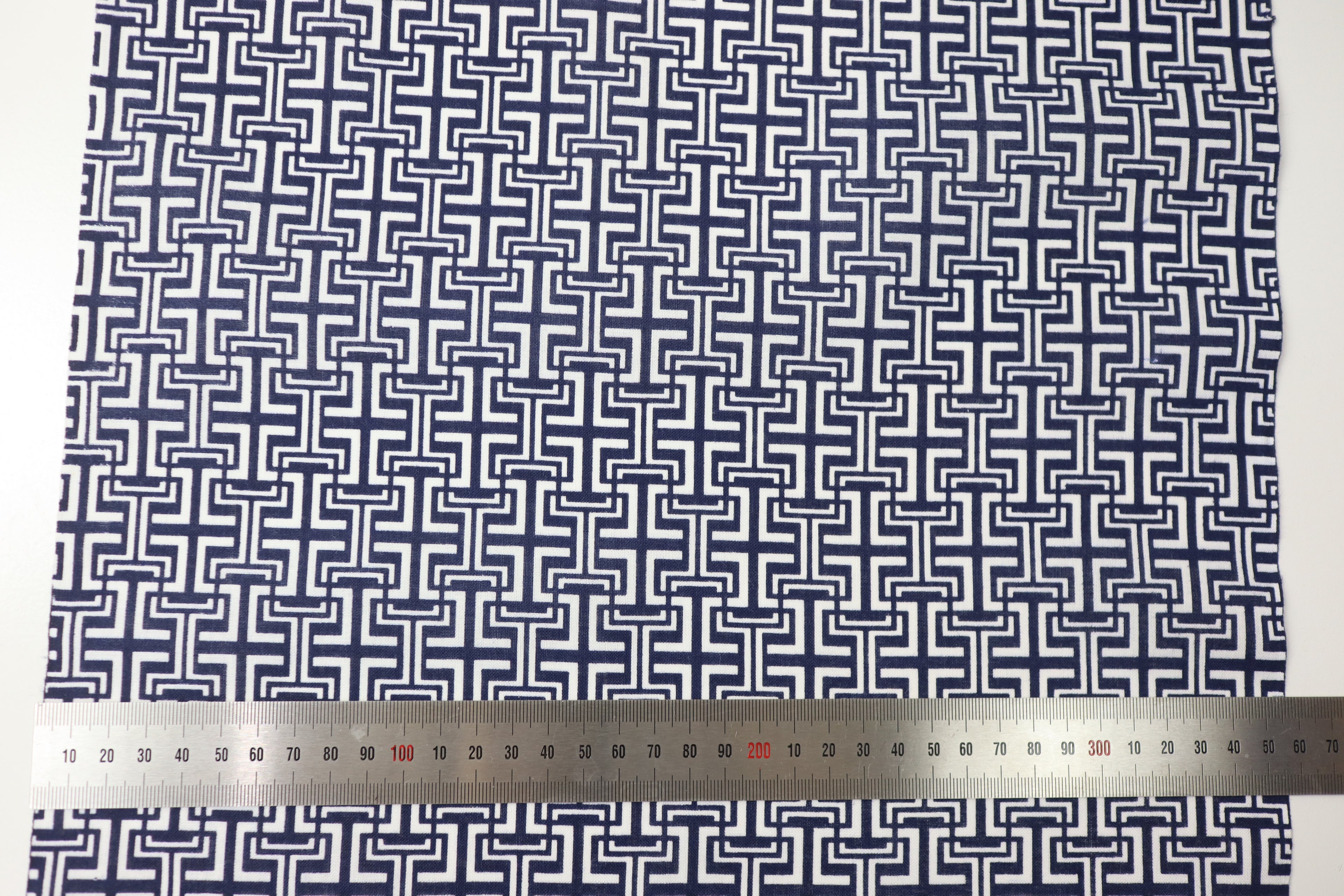 Japanese Cotton Fabric – Deadstock Yukata / kimono  Cotton Textile Geometric Pattern for Quilting, Sewing & Craft – Authentic Hand-Dyed Blue Cloth