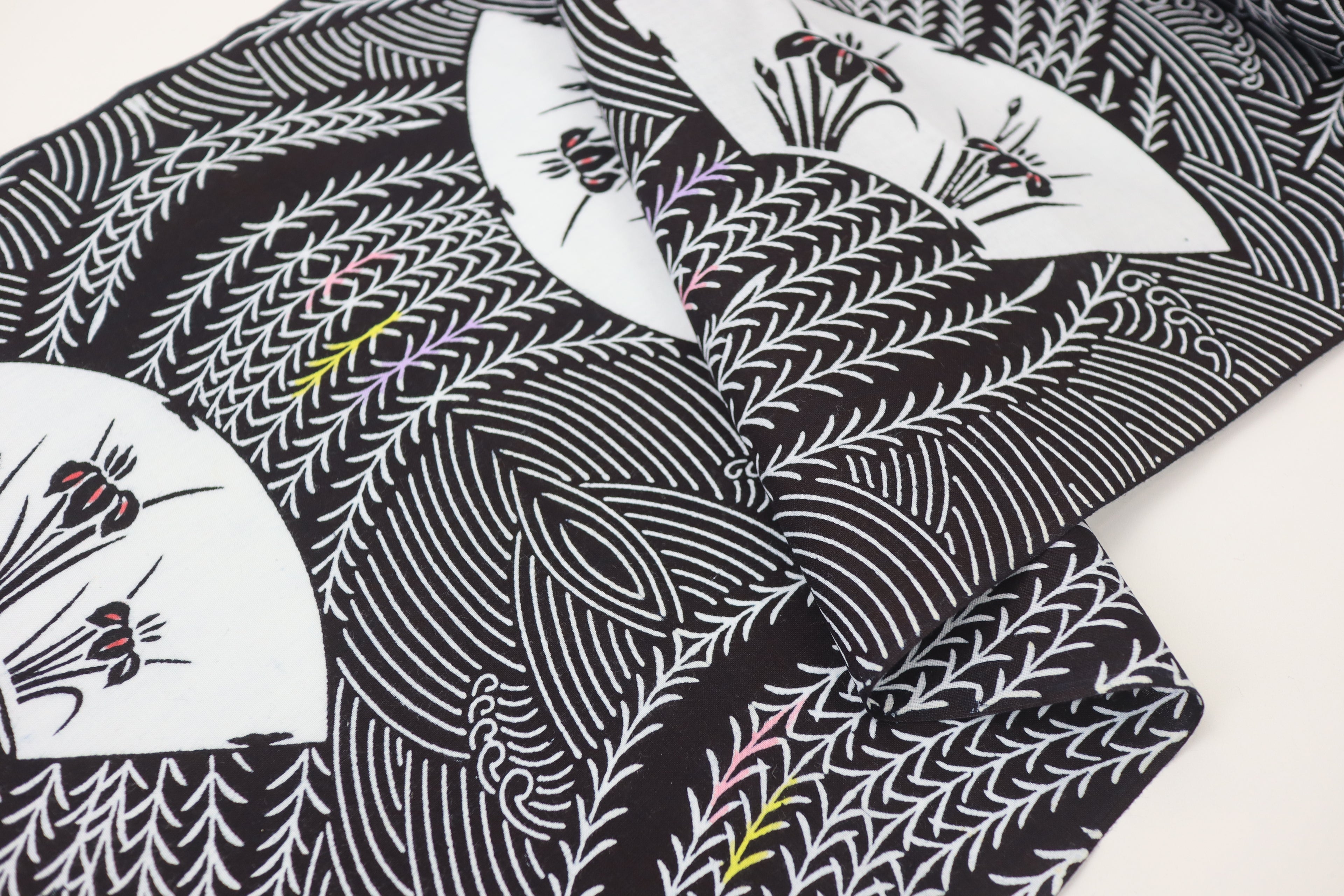 Japanese Cotton Fabric – Deadstock Chusen Yukata / kimono  Cotton Textile Fan & Iris Pattern for Quilting, Sewing & Craft – Authentic Hand-Dyed Dark Navy Blue Cloth