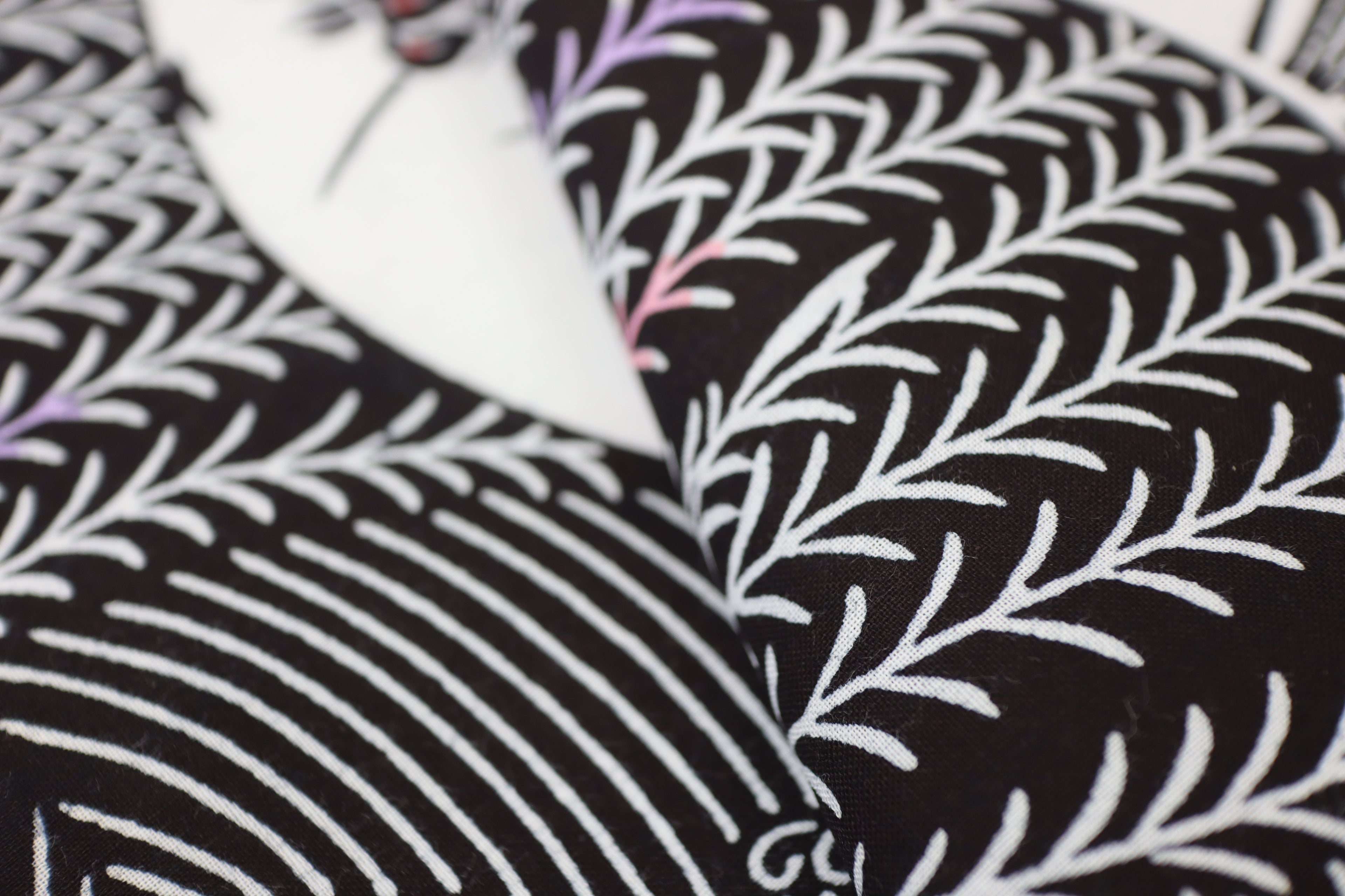 Japanese Cotton Fabric – Deadstock Chusen Yukata / kimono  Cotton Textile Fan & Iris Pattern for Quilting, Sewing & Craft – Authentic Hand-Dyed Dark Navy Blue Cloth