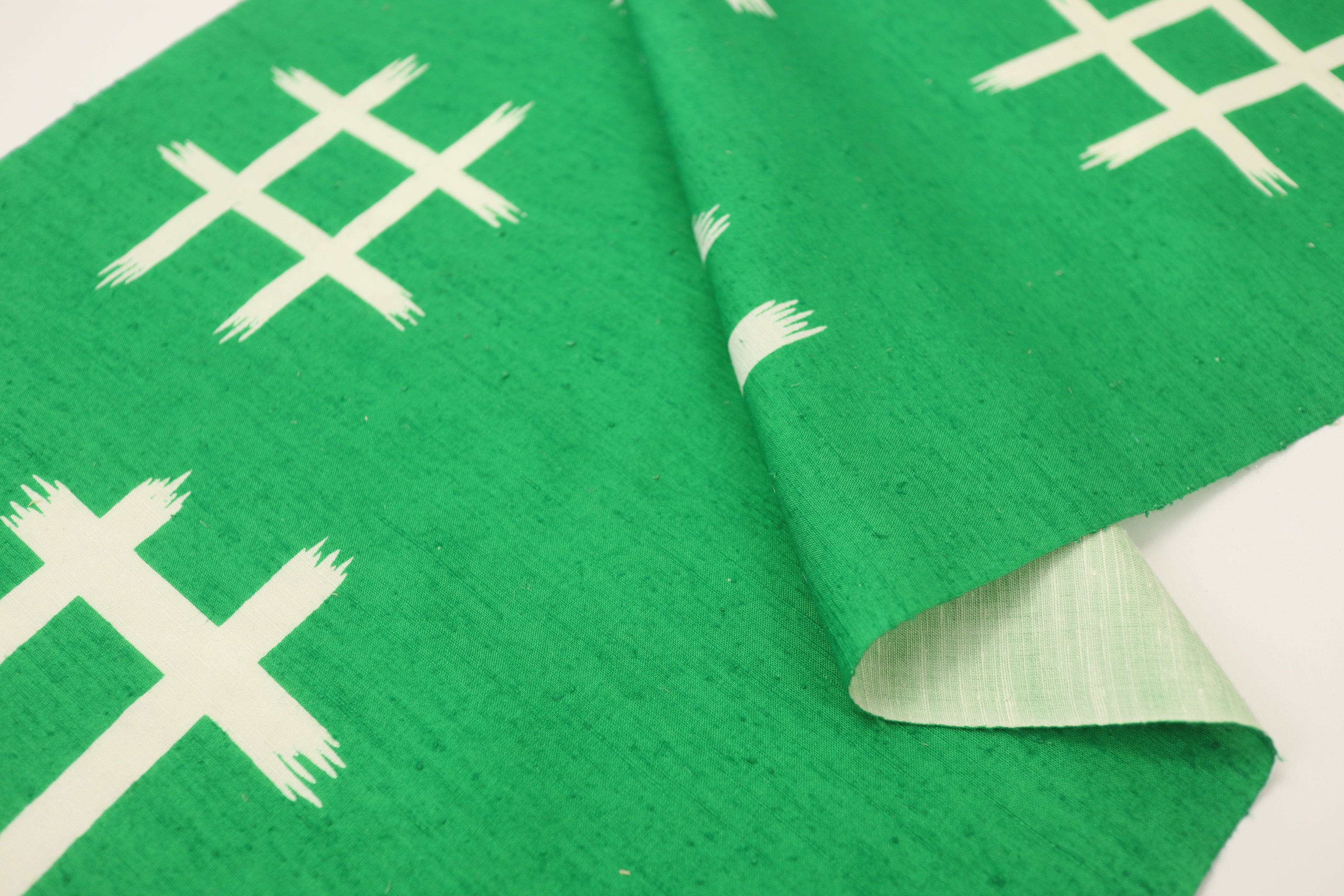 Japanese Tsumugi Silk  – Deadstock  / kimono  Silk  Textile Green and white Igeta Pattern for Quilting, Sewing & Craft