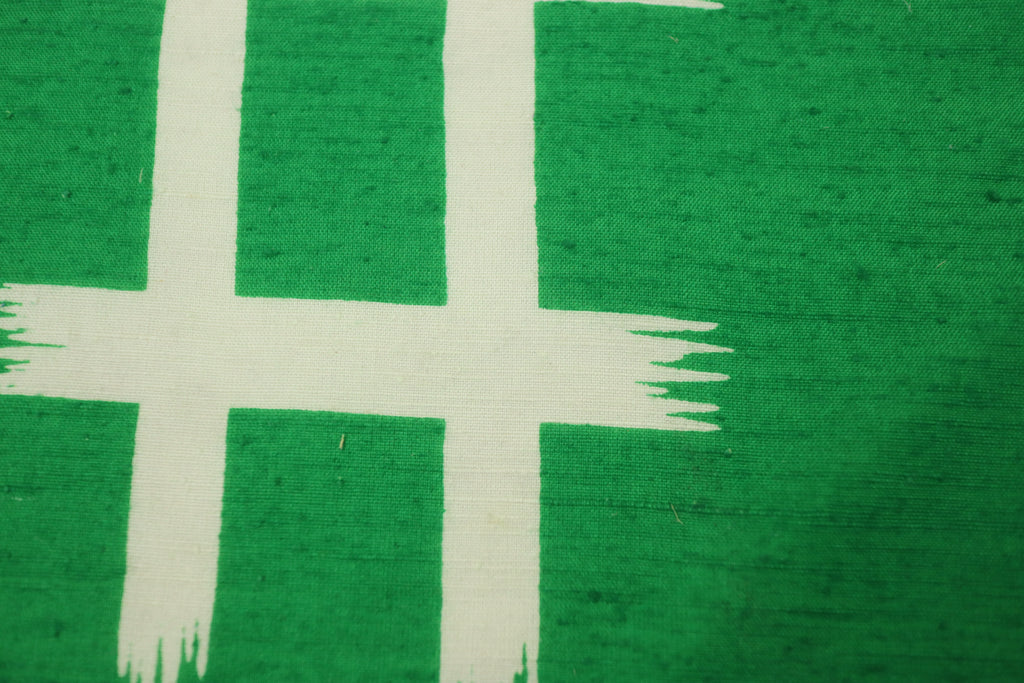 Japanese Tsumugi Silk  – Deadstock  / kimono  Silk  Textile Green and white Igeta Pattern for Quilting, Sewing & Craft