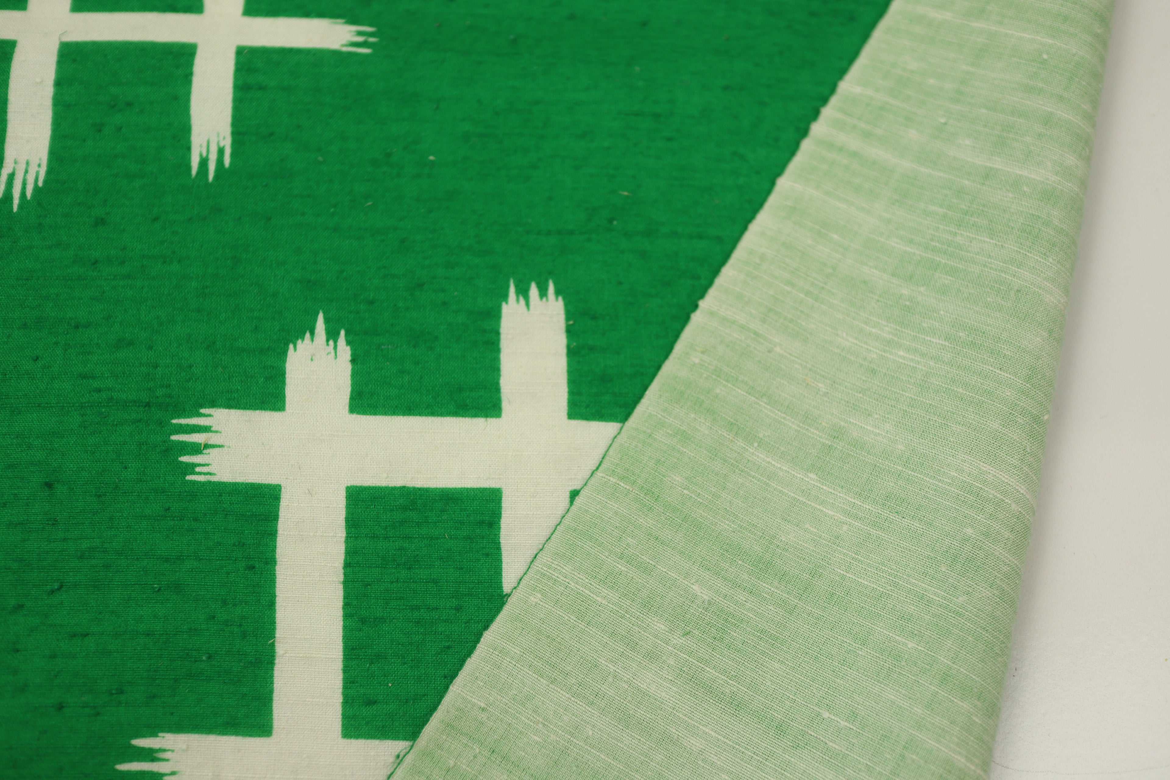 Japanese Tsumugi Silk  – Deadstock  / kimono  Silk  Textile Green and white Igeta Pattern for Quilting, Sewing & Craft