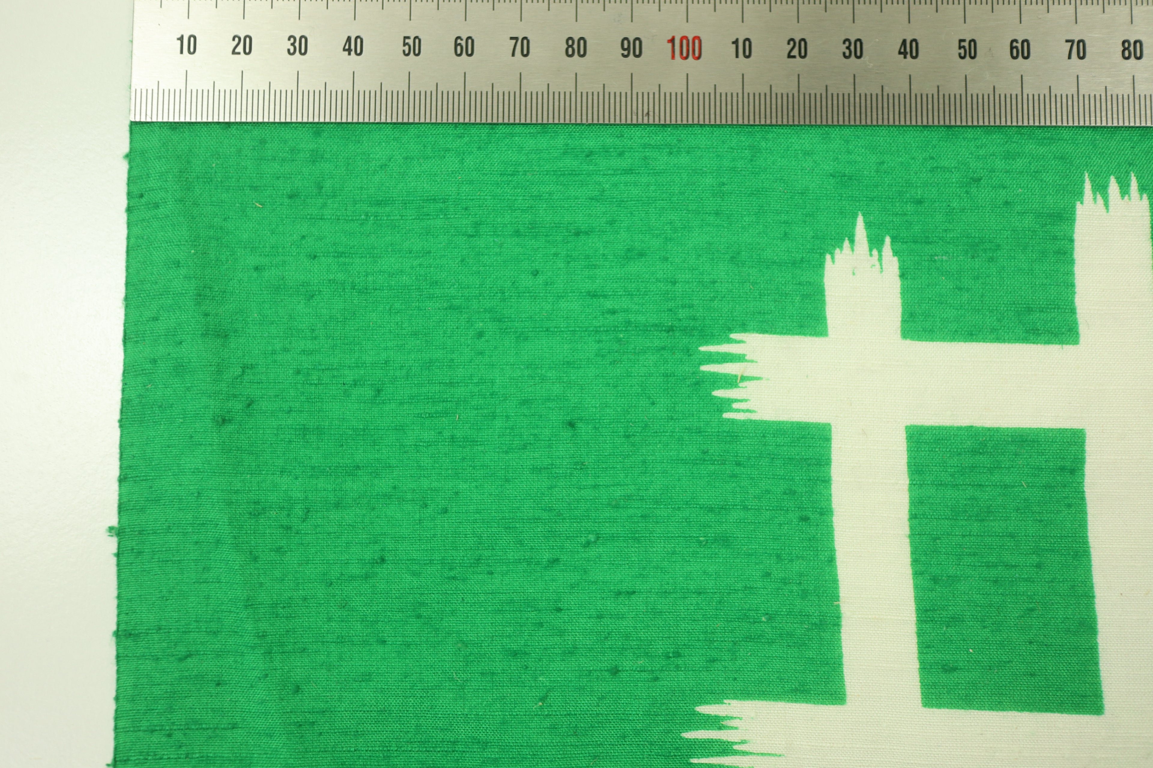 Japanese Tsumugi Silk  – Deadstock  / kimono  Silk  Textile Green and white Igeta Pattern for Quilting, Sewing & Craft