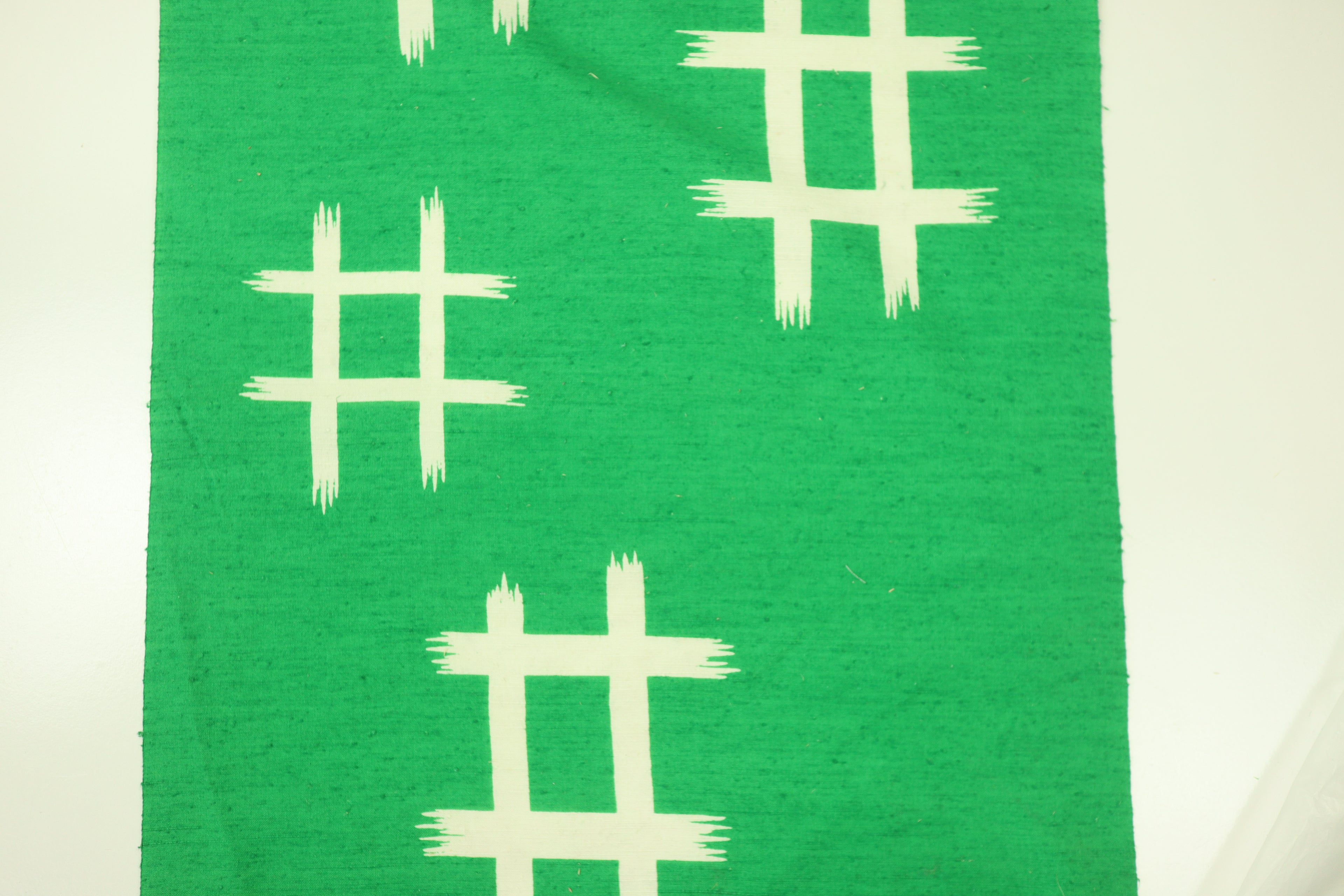 Japanese Tsumugi Silk  – Deadstock  / kimono  Silk  Textile Green and white Igeta Pattern for Quilting, Sewing & Craft