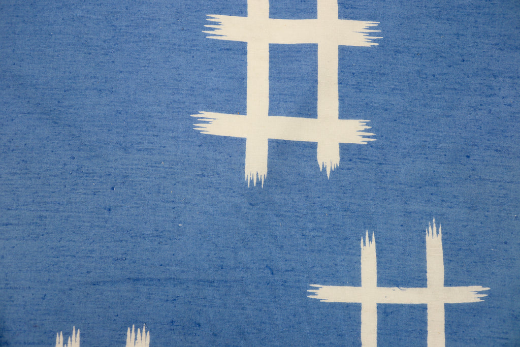 Japanese Tsumugi Silk  – Deadstock  / kimono  Silk  Textile Light Blue and white Igeta Pattern for Quilting, Sewing & Craft
