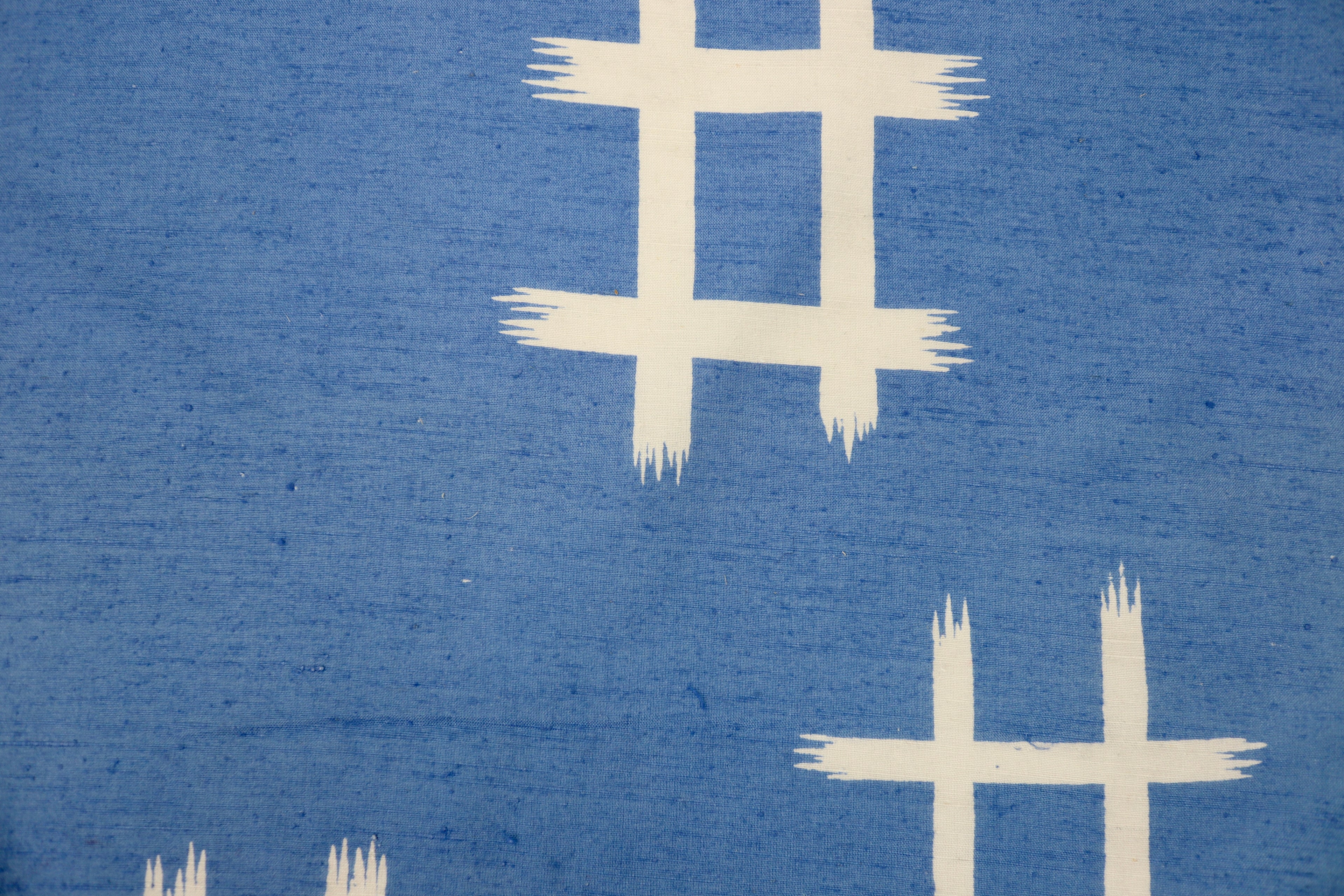 Japanese Tsumugi Silk  – Deadstock  / kimono  Silk  Textile Light Blue and white Igeta Pattern for Quilting, Sewing & Craft