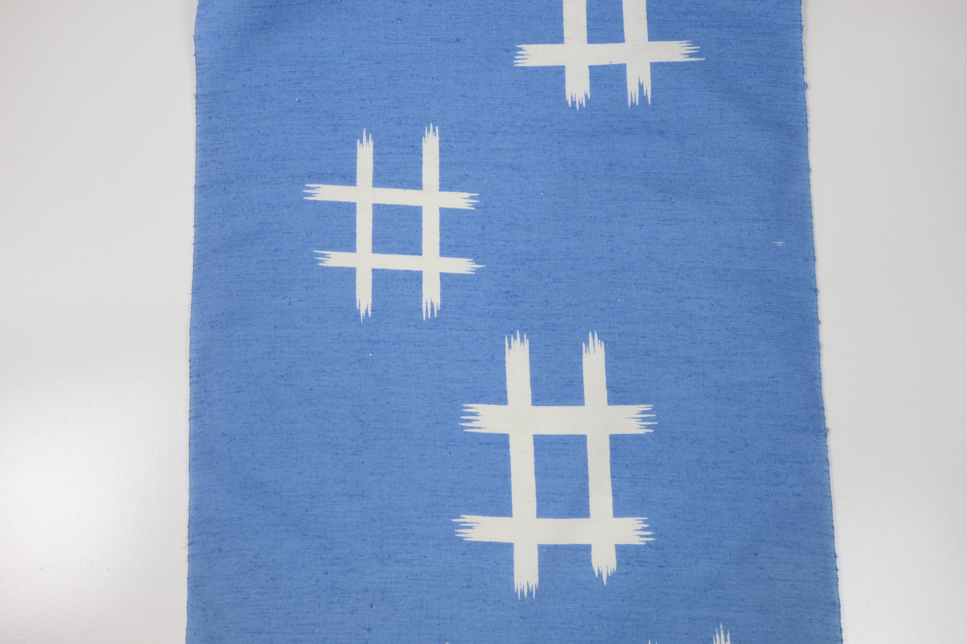 Japanese Tsumugi Silk  – Deadstock  / kimono  Silk  Textile Light Blue and white Igeta Pattern for Quilting, Sewing & Craft
